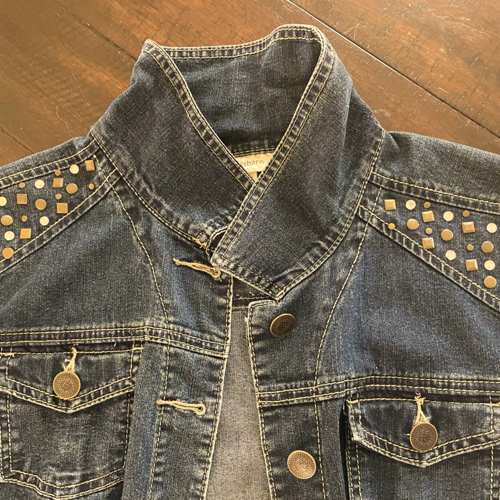 Dress Barn women’s jean jacket. Good condition.Snap cover missing See photo.